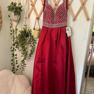 BRAND NEW prom dress!